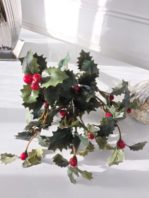 Konstgjord järnek bukett. Besök blickfång.se