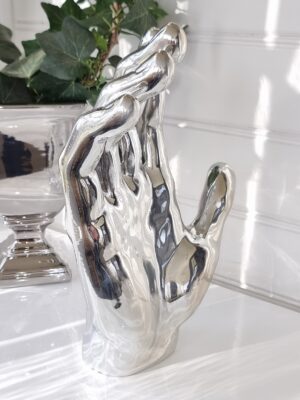 Stor hand i silver high five. Besök blickfång.se