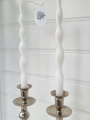 Vitt skruvat ljus. Besök blickfång.se