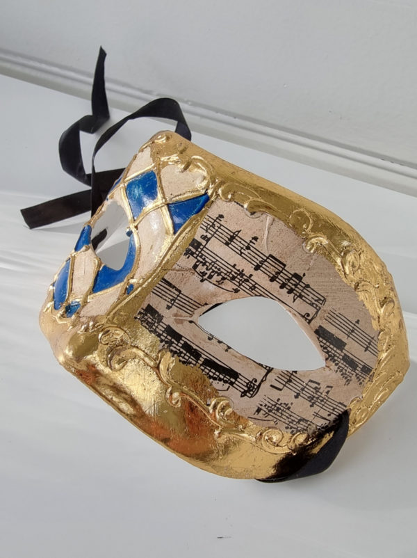 mask-dekoration-i-blatt-och-guld-2