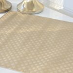 Bordstablett guld med mönster. Besök blickfång.se