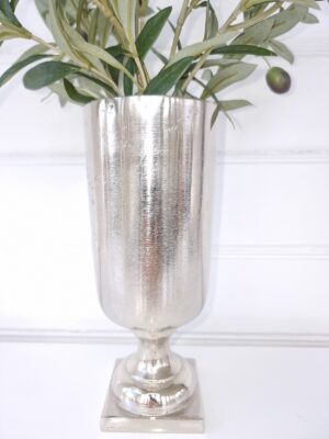 Rund kruka silver metall på fot. Besök blickfång.se