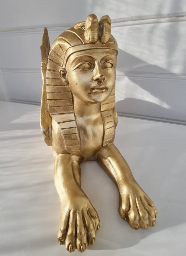 Sfinx-egyptisk-figur-i-guld-3