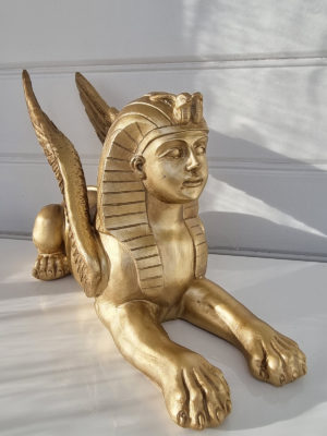 Sfinx egyptisk figur i guld. Besök blickfång.se
