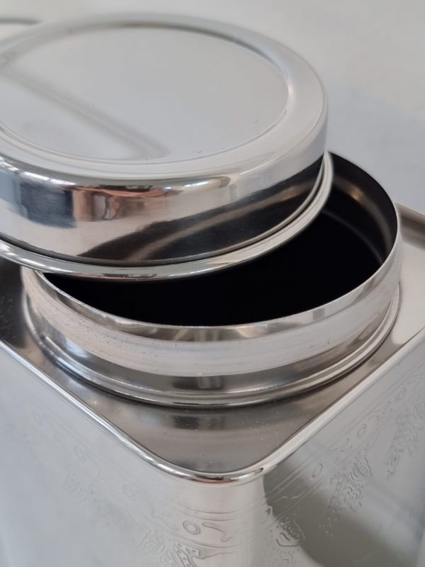 teburk-i-blank-silver-metall-2