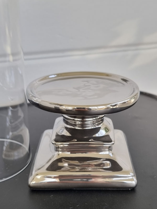 ljuslykta-med-glascylinder-pa-fot-i-silver-3