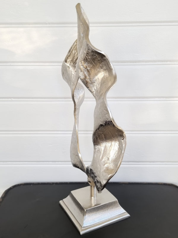 Flame-skulptur- pa-fot-i-silver-1