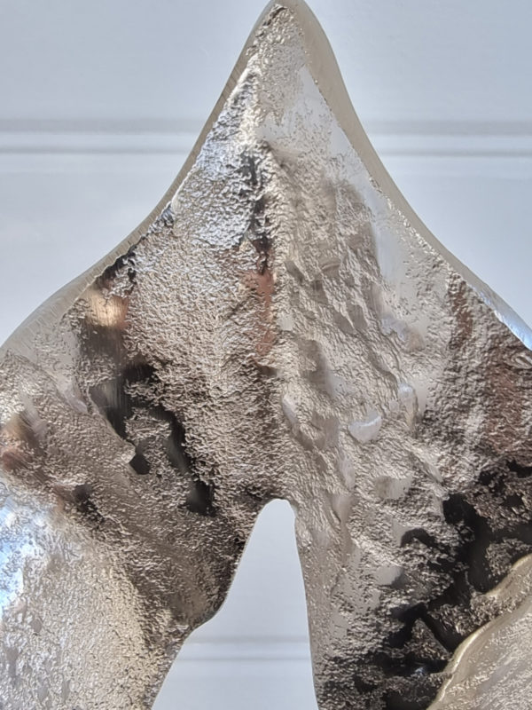 Flame-skulptur- pa-fot-i-silver-2