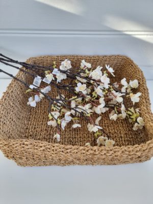 Kvadratisk korg i sjögräs. Besök blickfång.se