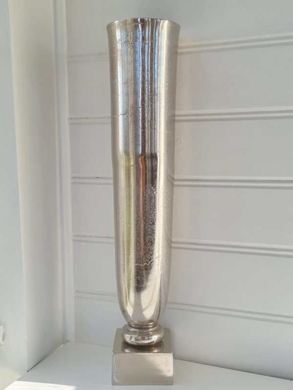 hog-ruff-rund-vas-i-silver-metall