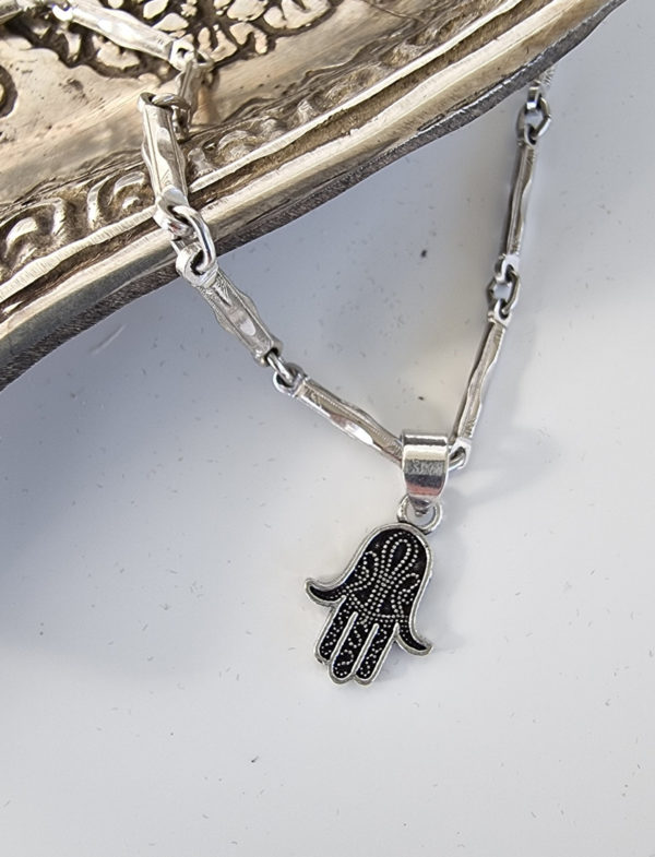 Fatima-Hamsa-hand-smycke-i-silver