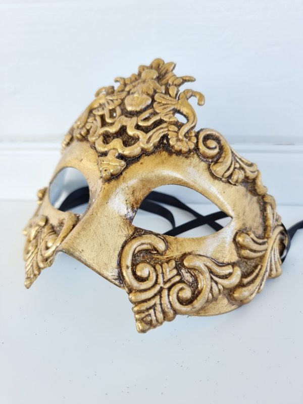 mask-i-guld-for-dekoration-2