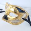 Mask notar dekoration svart guld. Besök Blickfång.se