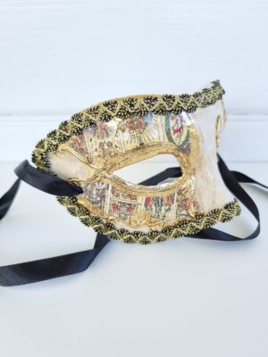 Teater mask med detaljer i guld. Besök Blickfång.se