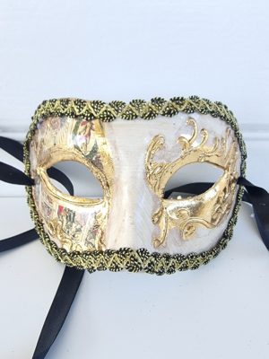 Teater mask med detaljer i guld. Besök Blickfång.se