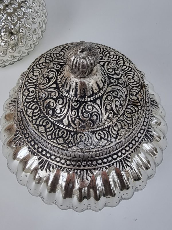 Glasburk-i-fattigmanssilver-med-lock-3