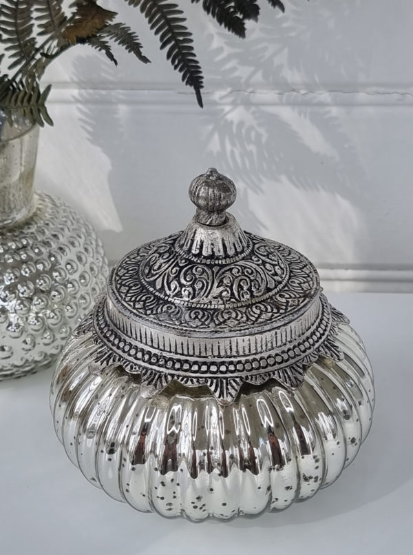 Glasburk-i-fattigmanssilver-med-lock