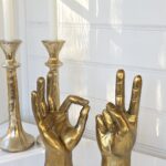 Hand i guld för dekoration. Besök blickfång.se