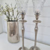 Glaskupa ljushållare med rosor. Besök blickfång.se