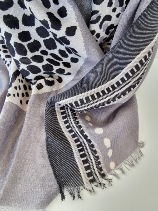 scarf-djurprint-svart-gratt-vitt-2