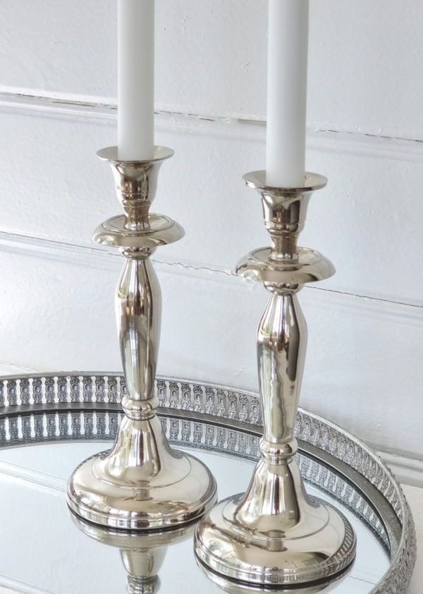 klassisk-ljusstake-i-silver-1