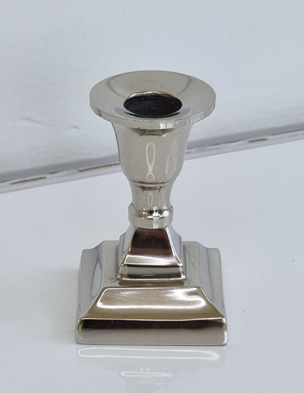 liten-silver-ljusstake-fyrkantig-fot-1