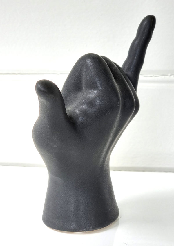 svart-hand-figur-call-me-3
