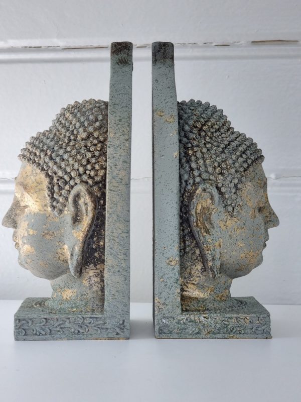 Bokstod-med-buddha-ansikte