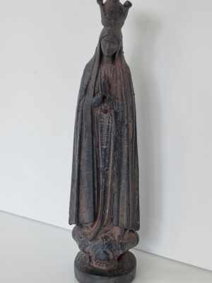 Madonna rustik figur med krona. Besök Blickfång.se