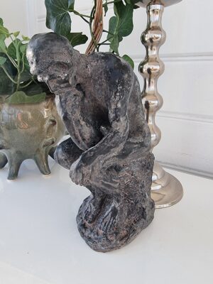 Tänkaren rustik figur för dekoration. Besök blickfång.se