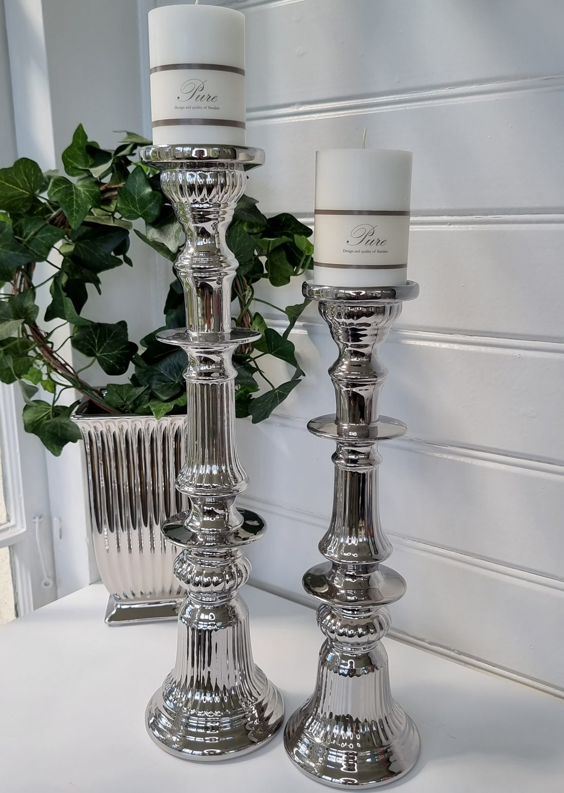 Hög blockljusstake i silver. Besök Blickfång.se