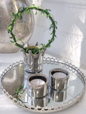 Liten-rund-ljuslykta-i-silver. Besök Blickfång.se