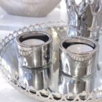 Liten-rund-ljuslykta-i-silver. Besök blickfång.se