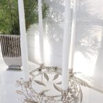 Rund adventsstake i silver. Besök blickfång.se