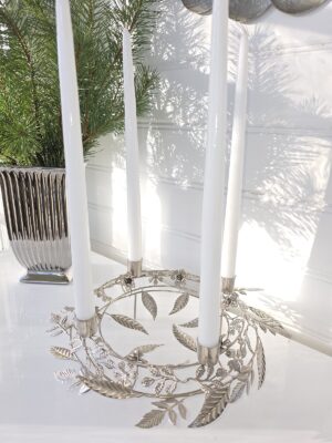 Rund adventsstake i silver. Besök blickfång.se