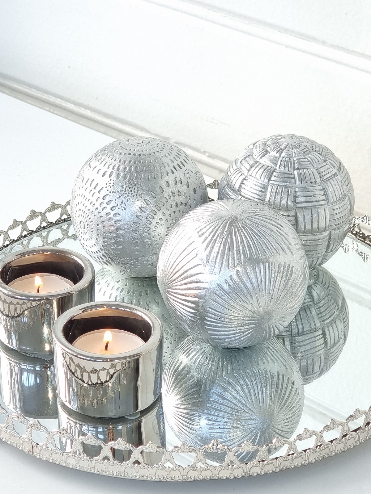 Boll i silver för dekoration. Besök Blickfång.se