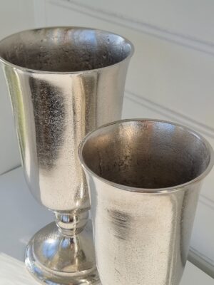 Kruka i silver metall. Besök blickfång.se