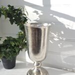 Kruka i silver metall. Besök Blickfång.se