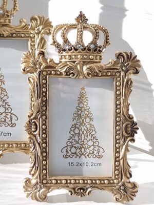Fotoram i guld med krona. Besök blickfång.se