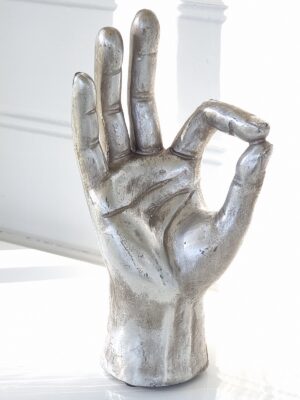 Hand i silver fine för dekoration. Besök Blickfång.se