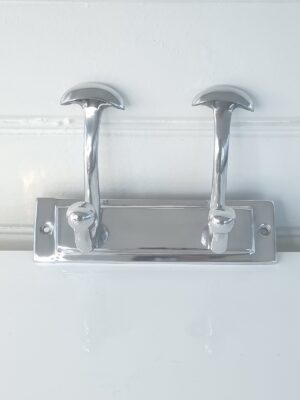 Klädhängare krok i silver. Besök blickfång.se