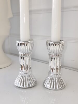 Ljusstake par i fattigmanssilver. Besök blickfång.se