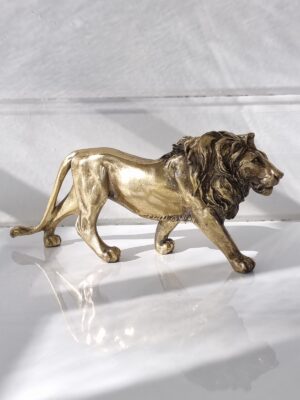 Lejon i guld för dekoration. Besök blickfång.se