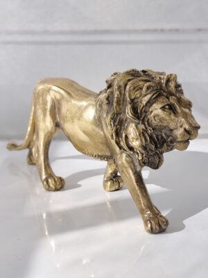Lejon i guld för dekoration. Besök blickfång.se