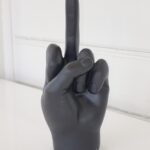 Svart hand figur för dekoration. Besök blickfång.se