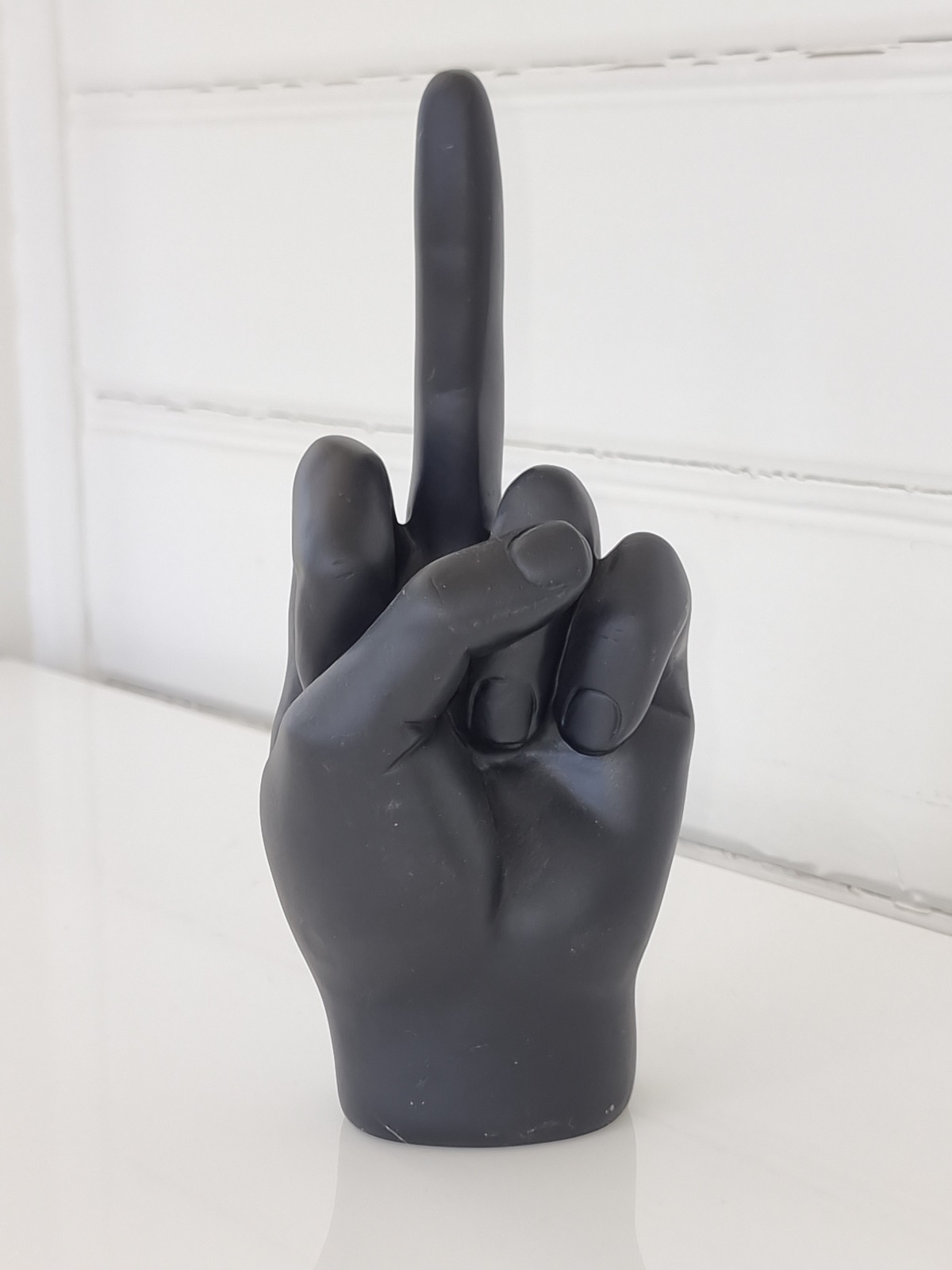 Svart hand figur för dekoration. Besök blickfång.se