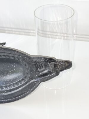 Väggljusstake i antik silver med glas cylinder. Besök Blickfang.se