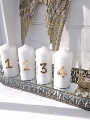 Adventssiffror-i-guld-metall-ruff-yta