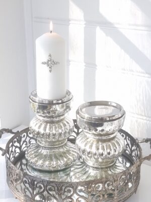 Blockljusstake i fattigmanssilver shabby chic. Besök blickfång.se