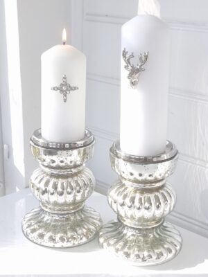 Blockljusstake i fattigmanssilver shabby chic. Besök blickfång.se